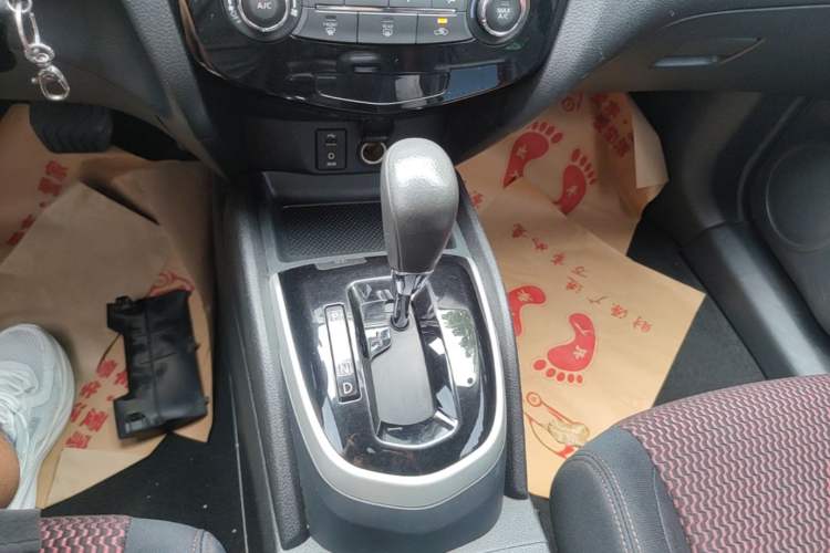 Used Nissan Qashqai 2016 2.0L CVT Elite Edition Gear Lever