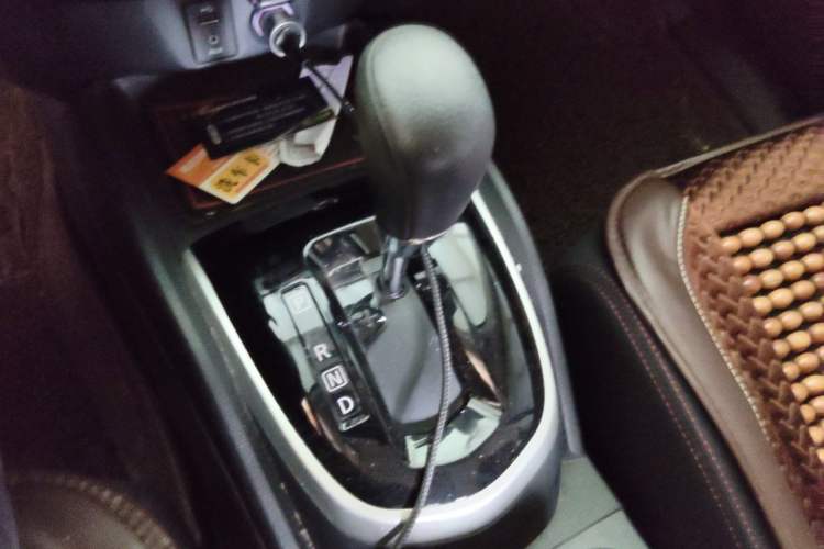Used Nissan Qashqai 2016 2.0L CVT Elite Edition Gear Lever