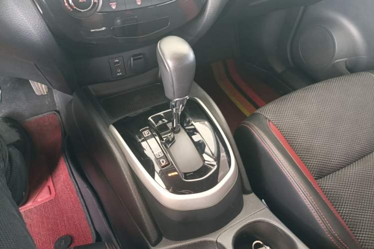 Used Nissan Qashqai 2016 2.0L CVT Luxury Edition Gear Lever