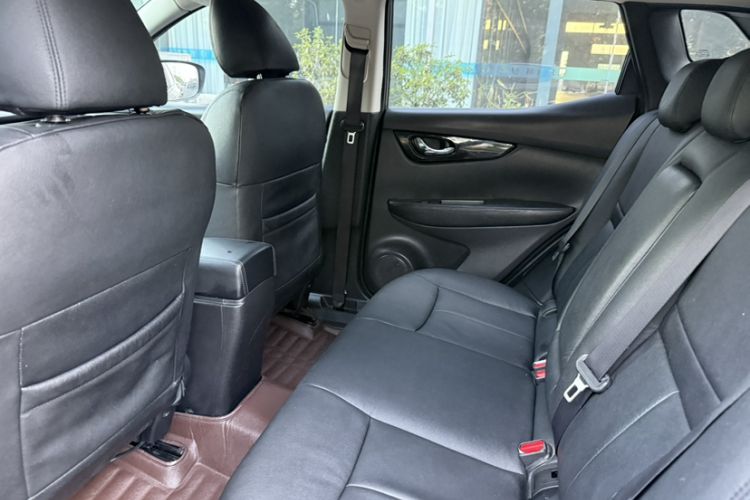Used Nissan Qashqai 2016 2.0L CVT Elite Edition Interior 2