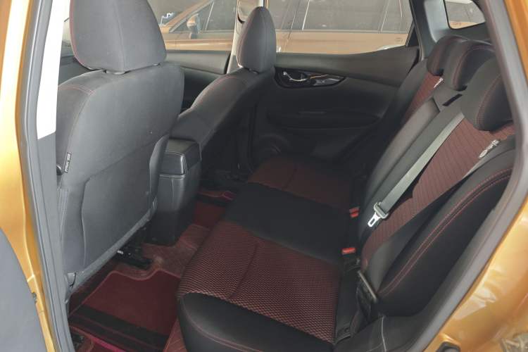 Used Nissan Qashqai 2016 2.0L CVT Elite Edition Interior 3