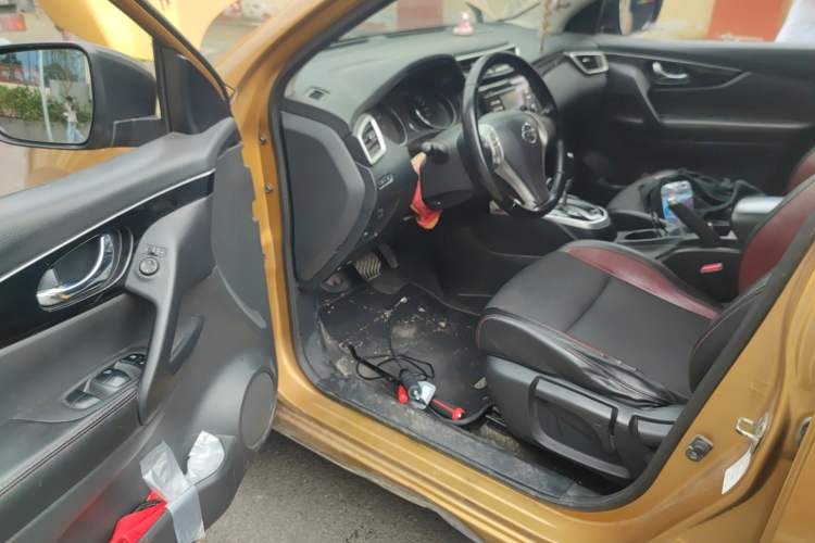 Used Nissan Qashqai 2016 2.0L CVT Leading Edition Interior 3