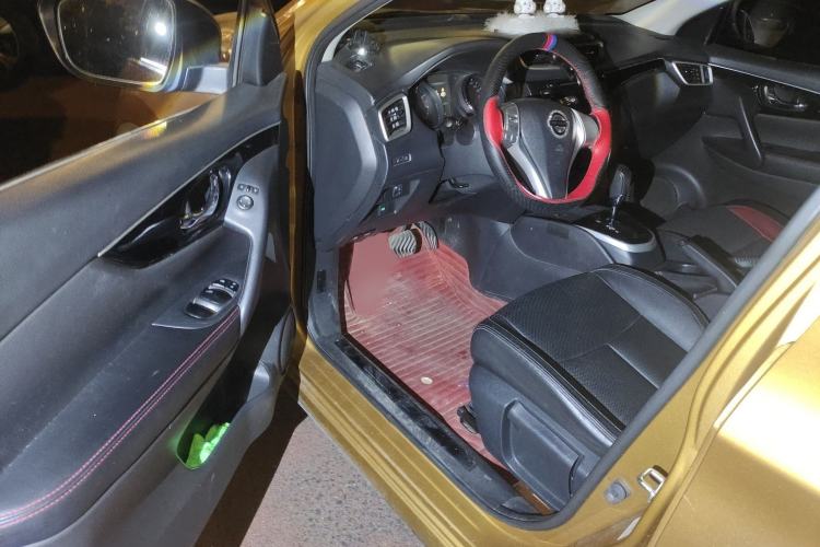 Used Nissan Qashqai 2016 2.0L CVT Luxury Edition Interior 3
