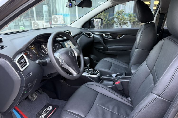 Used Nissan Qashqai 2016 2.0L CVT Elite Edition Interior 3
