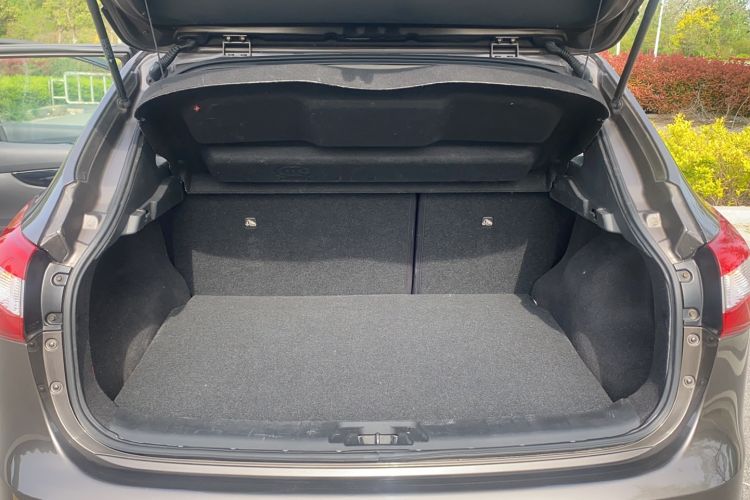Used Nissan Qashqai 2016 2.0L CVT Elite Edition Interior 4