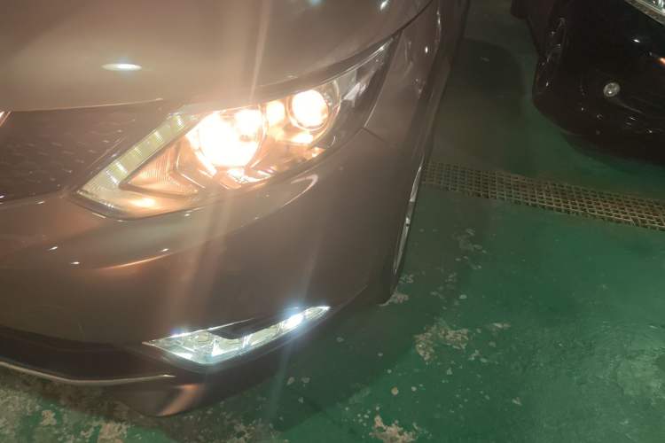 Used Nissan Qashqai 2016 2.0L CVT Elite Edition Left Front Headlight
