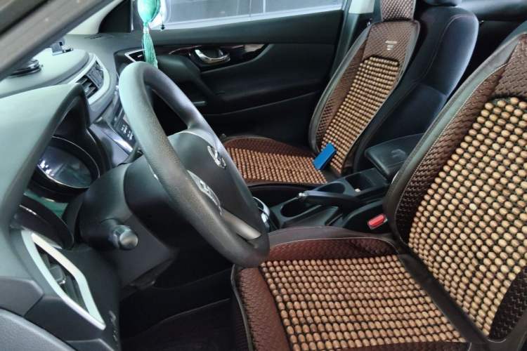 Used Nissan Qashqai 2016 2.0L CVT Elite Edition Left Front Seat