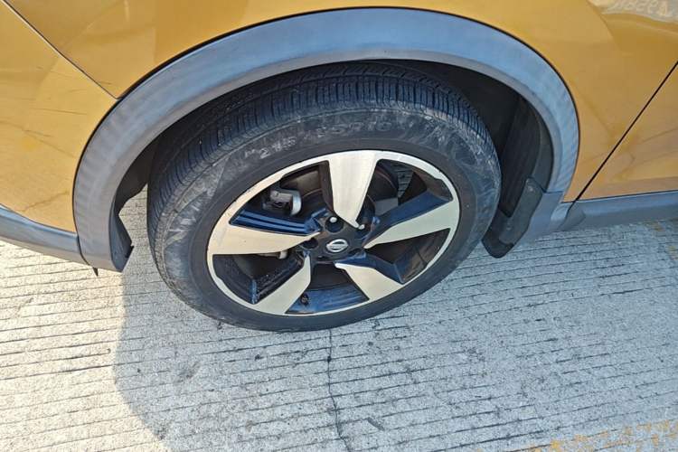 Used Nissan Qashqai 2016 2.0L CVT Luxury Edition Left Front Wheel Hub