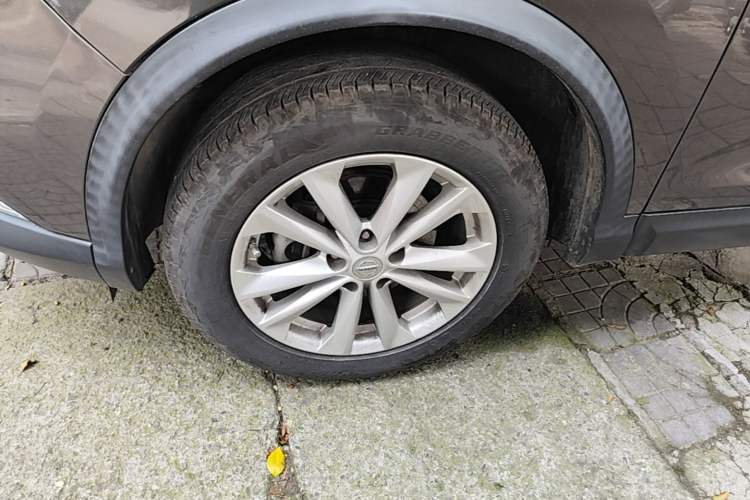 Used Nissan Qashqai 2016 2.0L CVT Elite Edition Left Front Wheel Hub