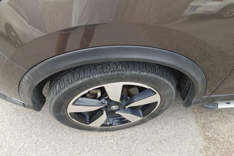 Used Nissan Qashqai 2016 2.0L CVT Luxury Edition Left Front Wheel Hub