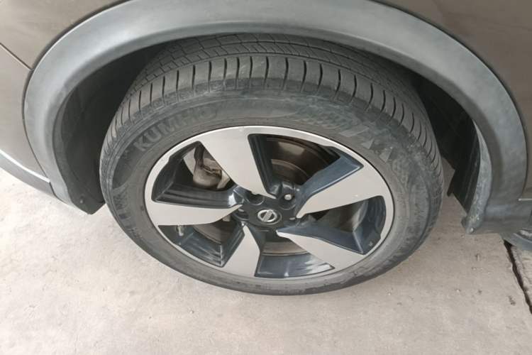 Used Nissan Qashqai 2016 2.0L CVT Luxury Edition Left Front Wheel Hub