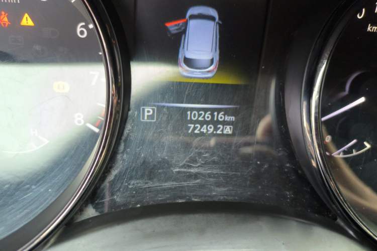 Used Nissan Qashqai 2016 2.0L CVT Luxury Edition Odometer Close Up