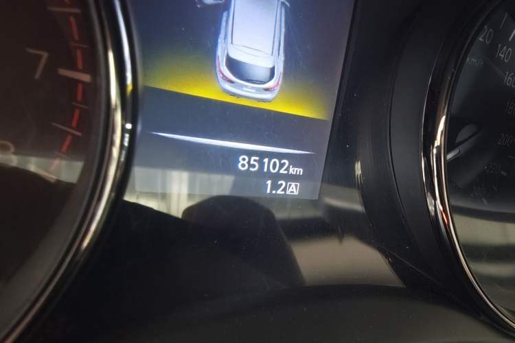 Used Nissan Qashqai 2016 2.0L CVT Elite Edition Odometer Close Up