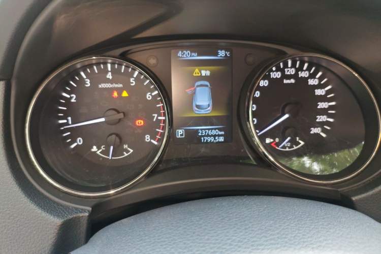 Used Nissan Qashqai 2016 2.0L CVT Luxury Edition Odometer Close Up
