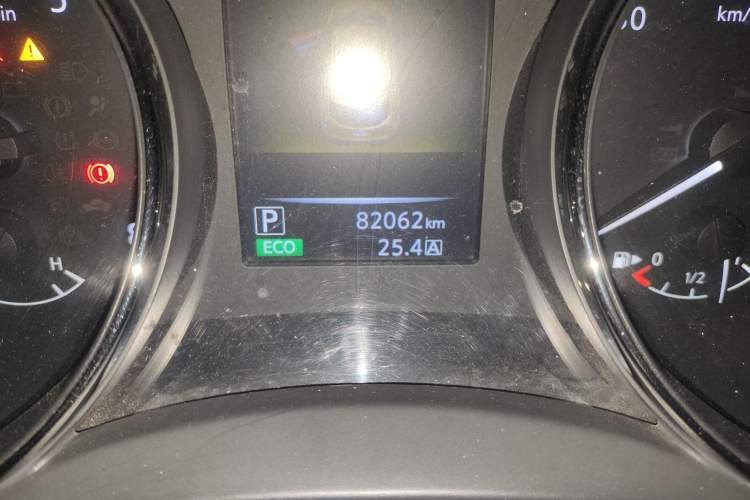 Used Nissan Qashqai 2016 2.0L CVT Luxury Edition Odometer Close Up