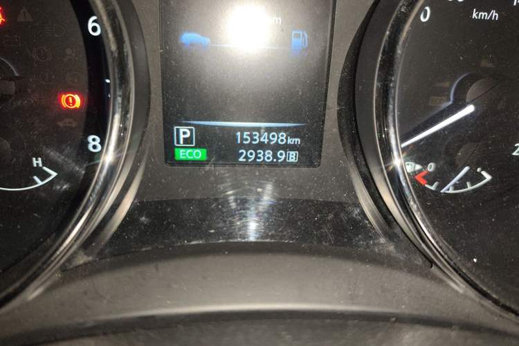 Used Nissan Qashqai 2016 2.0L CVT Elite Edition Odometer Close Up