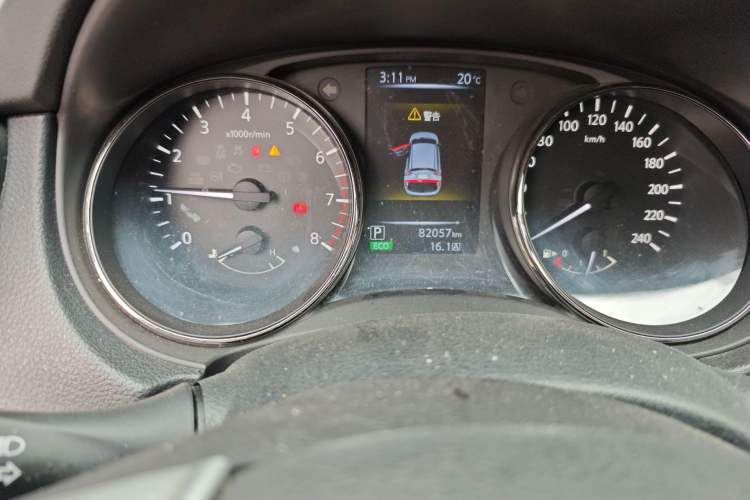 Used Nissan Qashqai 2016 2.0L CVT Elite Edition Odometer Close Up