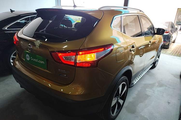 Used Nissan Qashqai 2016 2.0L CVT Luxury Edition Rear Right 45 Deg
