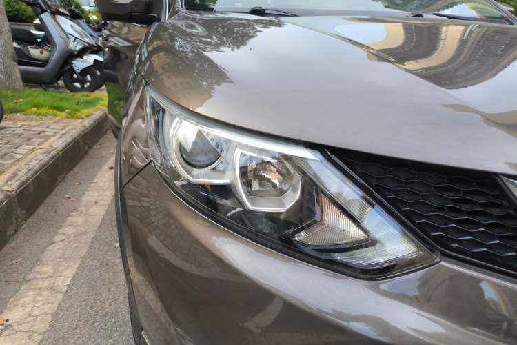 Used Nissan Qashqai 2016 2.0L CVT Luxury Edition Right Front Headlight