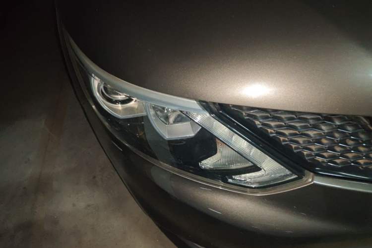 Used Nissan Qashqai 2016 2.0L CVT Elite Edition Right Front Headlight