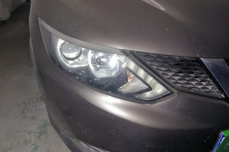 Used Nissan Qashqai 2016 2.0L CVT Elite Edition Right Front Headlight
