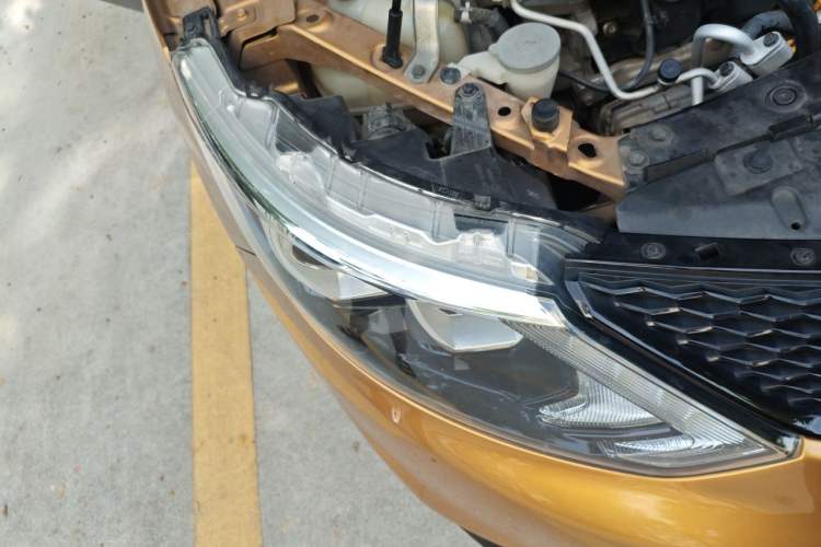 Used Nissan Qashqai 2016 2.0L CVT Luxury Edition Right Front Headlight