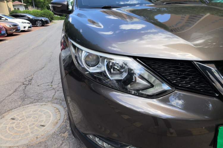 Used Nissan Qashqai 2016 2.0L CVT Elite Edition Right Front Headlight