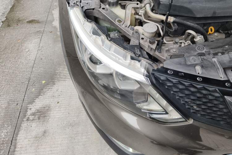 Used Nissan Qashqai 2016 2.0L CVT Luxury Edition Right Front Headlight