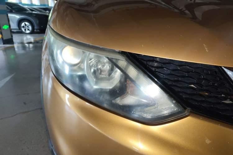 Used Nissan Qashqai 2016 2.0L CVT Elite Edition Right Front Headlight
