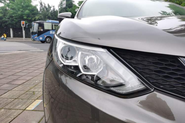 Used Nissan Qashqai 2016 2.0L CVT Luxury Edition Right Front Headlight
