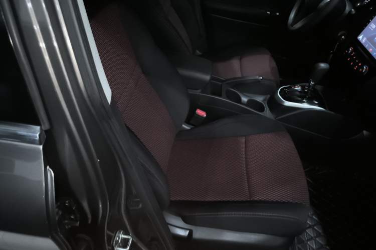 Used Nissan Qashqai 2016 2.0L CVT Elite Edition Right Front Seat