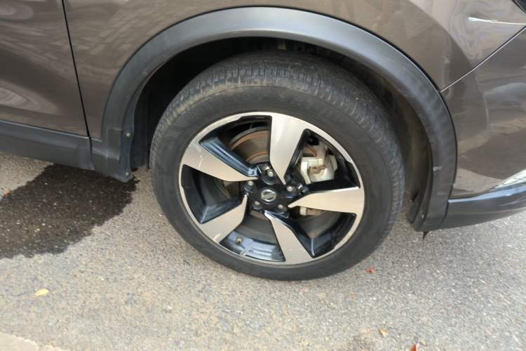 Used Nissan Qashqai 2016 2.0L CVT Luxury Edition Right Front Wheel Hub