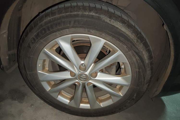 Used Nissan Qashqai 2016 2.0L CVT Elite Edition Right Front Wheel Hub