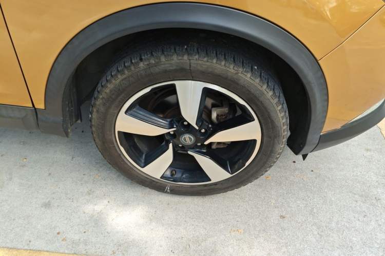 Used Nissan Qashqai 2016 2.0L CVT Luxury Edition Right Front Wheel Hub