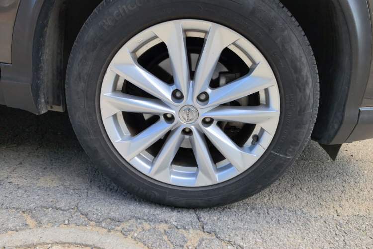 Used Nissan Qashqai 2016 2.0L CVT Elite Edition Right Front Wheel Hub