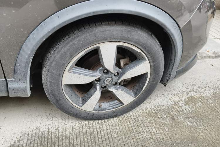 Used Nissan Qashqai 2016 2.0L CVT Luxury Edition Right Front Wheel Hub