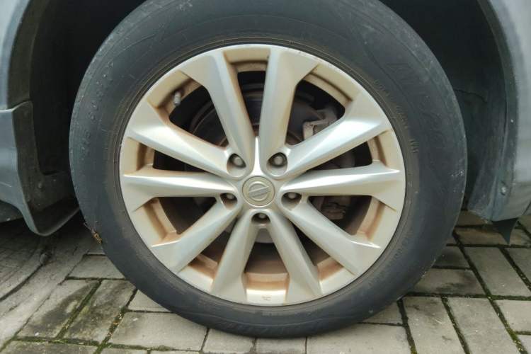 Used Nissan Qashqai 2016 2.0L CVT Elite Edition Right Front Wheel Hub