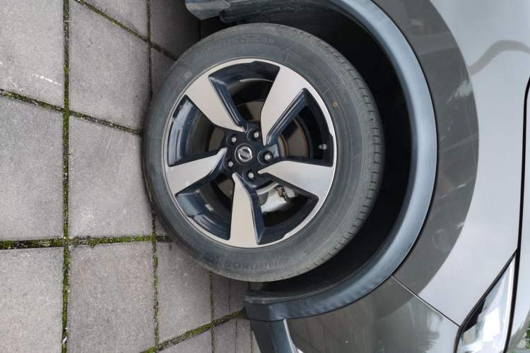 Used Nissan Qashqai 2016 2.0L CVT Luxury Edition Right Front Wheel Hub