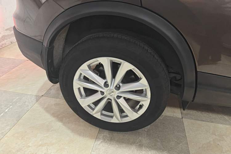 Used Nissan Qashqai 2016 2.0L CVT Elite Edition Right Rear Wheel Hub