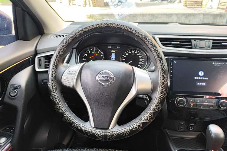 Used Nissan Qashqai 2016 2.0L CVT Elite Edition Steering Wheel