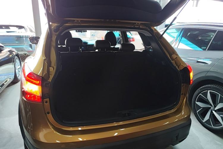 Used Nissan Qashqai 2016 2.0L CVT Luxury Edition Trunk