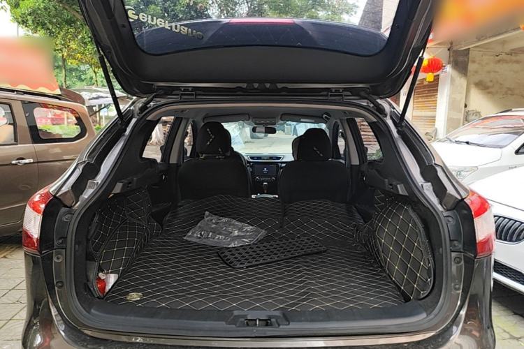 Used Nissan Qashqai 2016 2.0L CVT Elite Edition Trunk