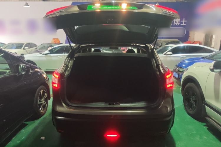 Used Nissan Qashqai 2016 2.0L CVT Elite Edition Trunk