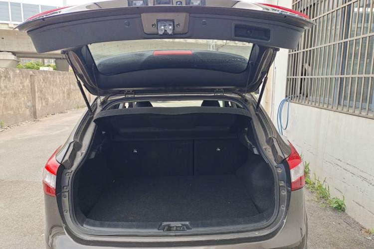 Used Nissan Qashqai 2016 2.0L CVT Luxury Edition Trunk