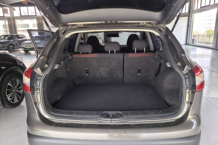 Used Nissan Qashqai 2016 1.2T CVT Fashion Edition Trunk