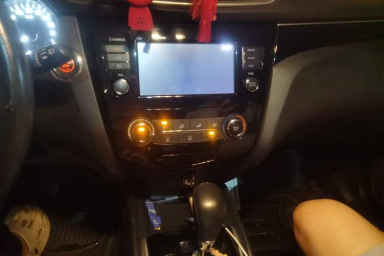 Used Nissan Qashqai 2017 2.0L CVT Flagship Edition China V Standard Audio And AC Panel