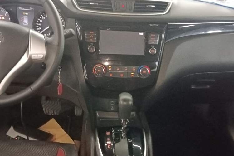 Used Nissan Qashqai 2017 2.0L CVT Smart Enjoyment Version China V Standard Audio And AC Panel