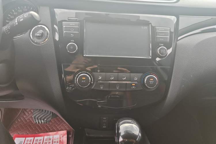 Used Nissan Qashqai 2017 2.0L CVT Luxury Edition China VI Standard Audio And AC Panel