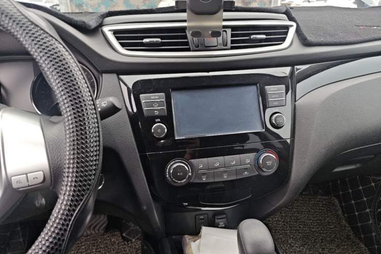Used Nissan Qashqai 2017 2.0L CVT Elite Edition China V Standard Audio And AC Panel