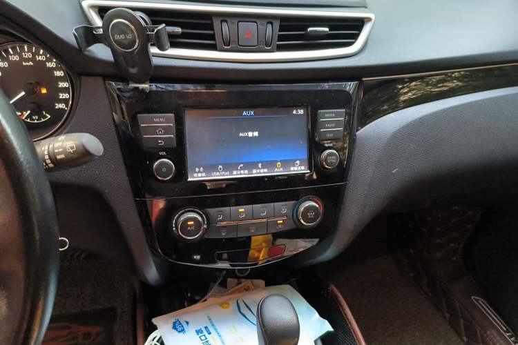 Used Nissan Qashqai 2017 2.0L CVT Smart Enjoyment Version China V Standard Audio And AC Panel